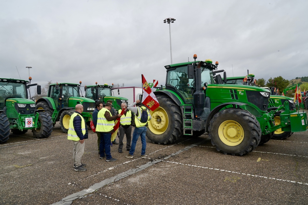 Tractorada por las calles de Valladolid  / EDUARDO MARGARETO / ICAL