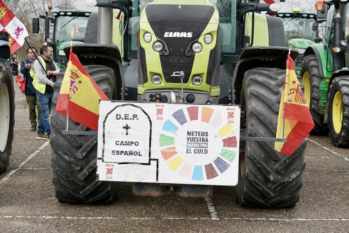 Tractorada por las calles de Valladolid  / EDUARDO MARGARETO / ICAL