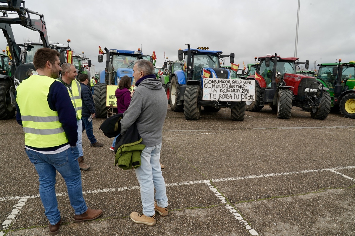 Tractorada por las calles de Valladolid  / EDUARDO MARGARETO / ICAL