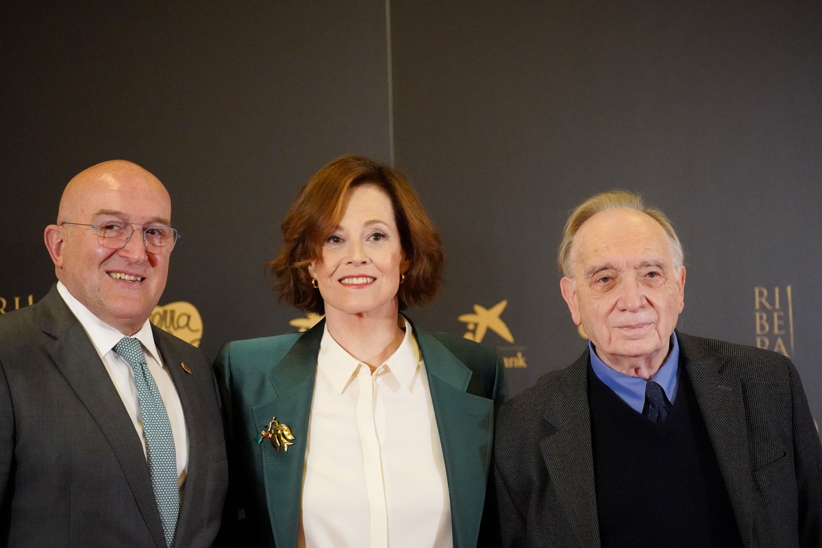 El alcalde de Valladolid recibe a la actriz Sigourney Weaver, Goya Internacional 2024  / MIRIAM CHACÓN ICAL