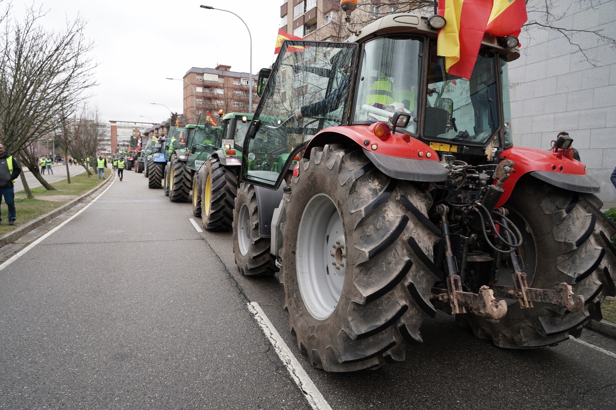 Tractorada por las calles de Valladolid  / RUBÉN CACHO / ICAL