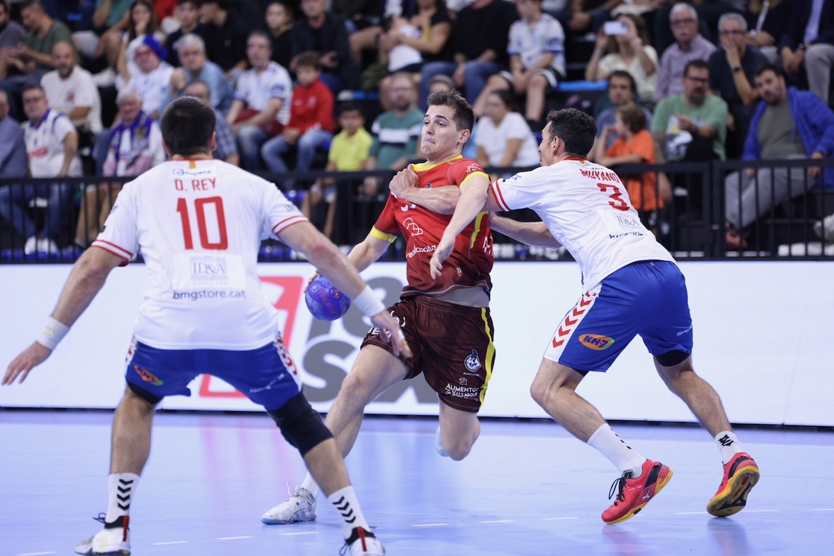 Partido de Liga Plenitude disputado entre Fraikin Granollers y Atlético Valladolid Recoletas.  / XABIER SOLANAS