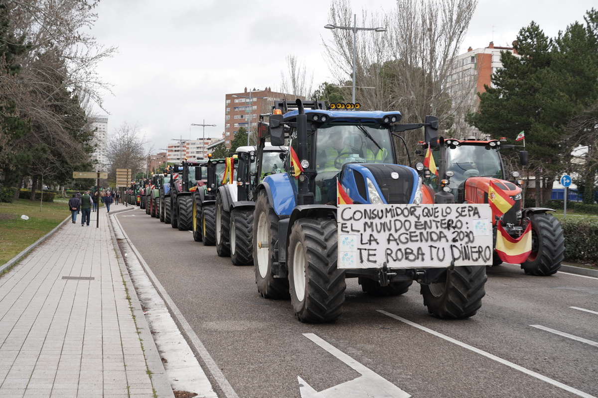 Tractorada por las calles de Valladolid  / RUBÉN CACHO / ICAL