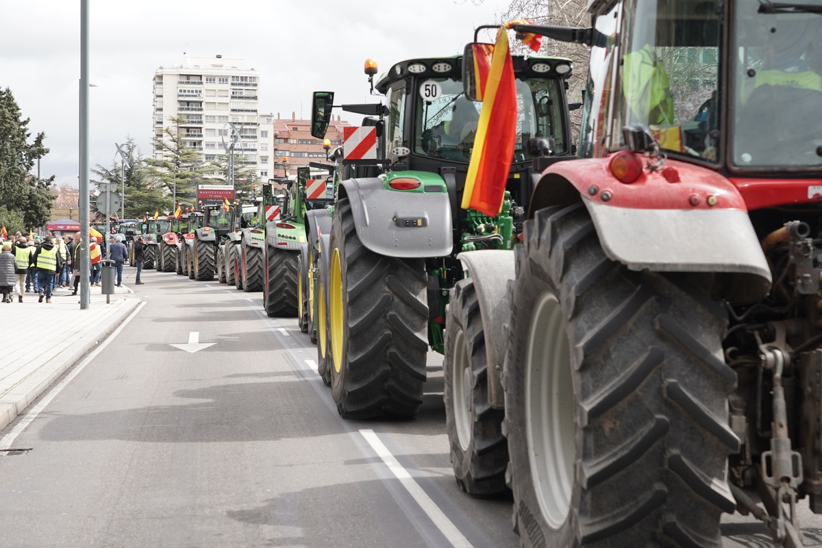 Tractorada por las calles de Valladolid  / RUBÉN CACHO / ICAL