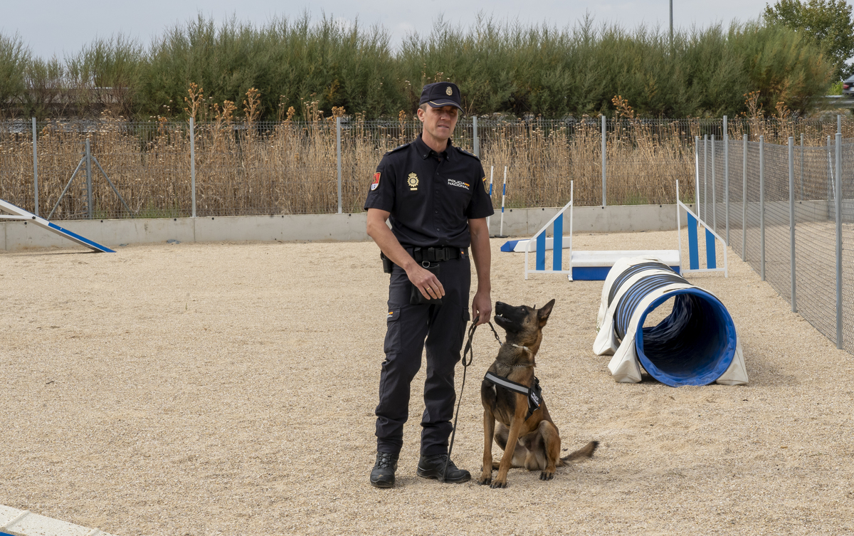 El ministro de Interior inaugura la nueva sede de la Unidad de Guías Caninos de la Jefatura Superior de Policía de Castilla y León  / EDUARDO MARGARETO / ICAL