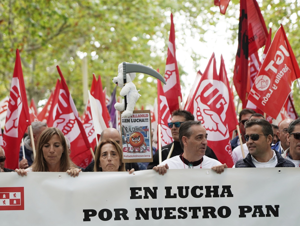 Manifestación de trabajadores de Bimbo contra el cierre de la fábrica de Valladolid.  / RUBÉN CACHO (ICAL)