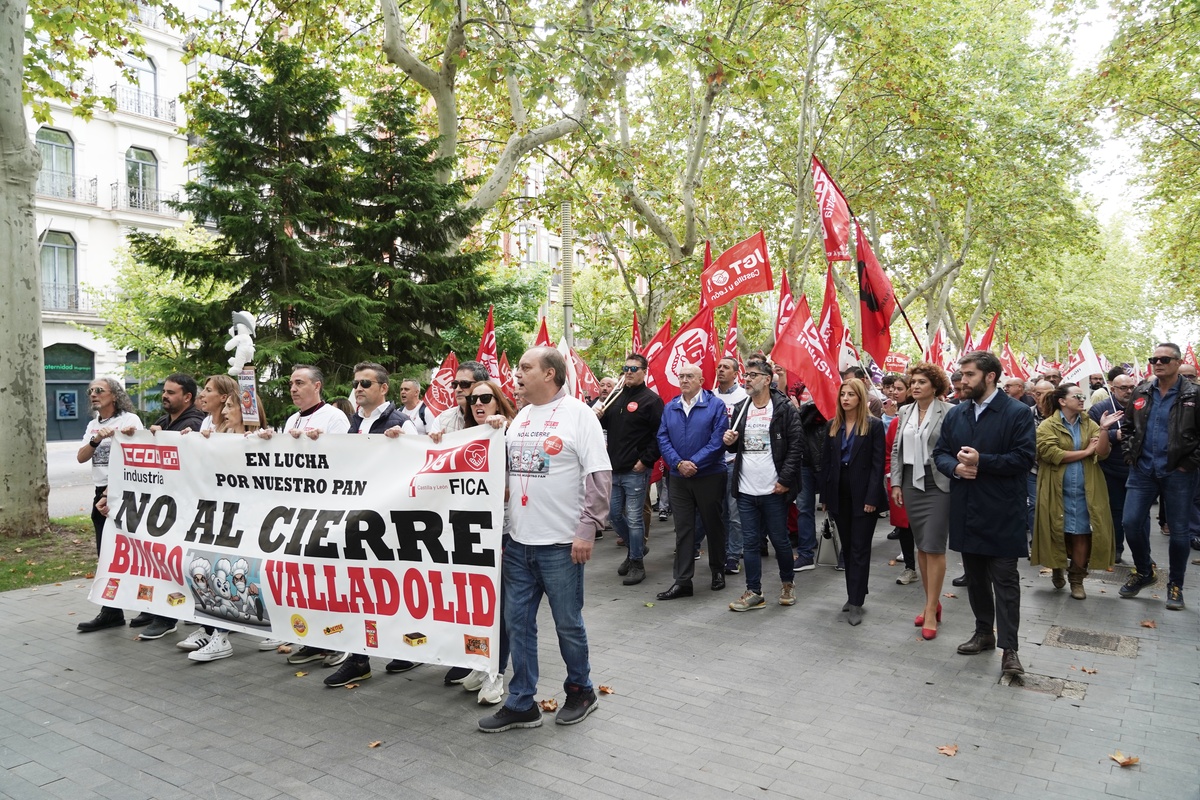 Manifestación de trabajadores de Bimbo contra el cierre de la fábrica de Valladolid.  / RUBÉN CACHO (ICAL)