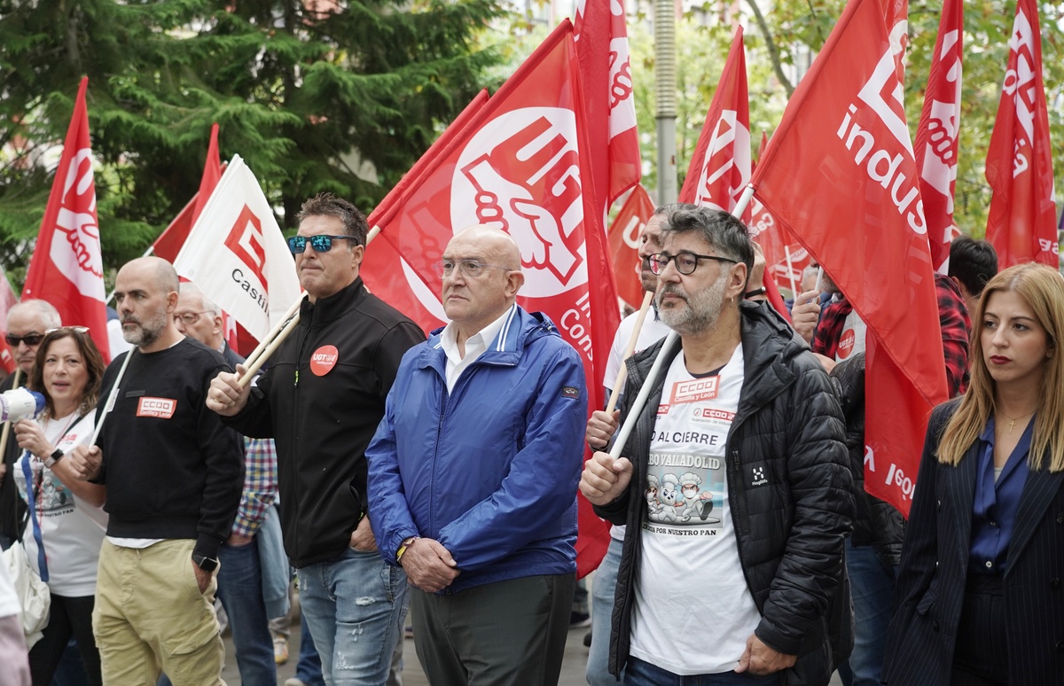 Manifestación de trabajadores de Bimbo contra el cierre de la fábrica de Valladolid.  / RUBÉN CACHO (ICAL)