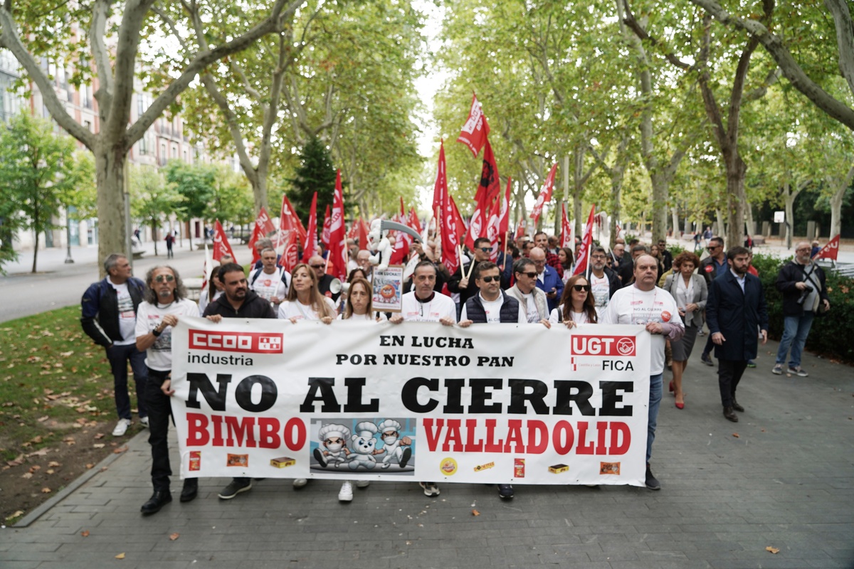 Manifestación de trabajadores de Bimbo contra el cierre de la fábrica de Valladolid.  / RUBÉN CACHO (ICAL)