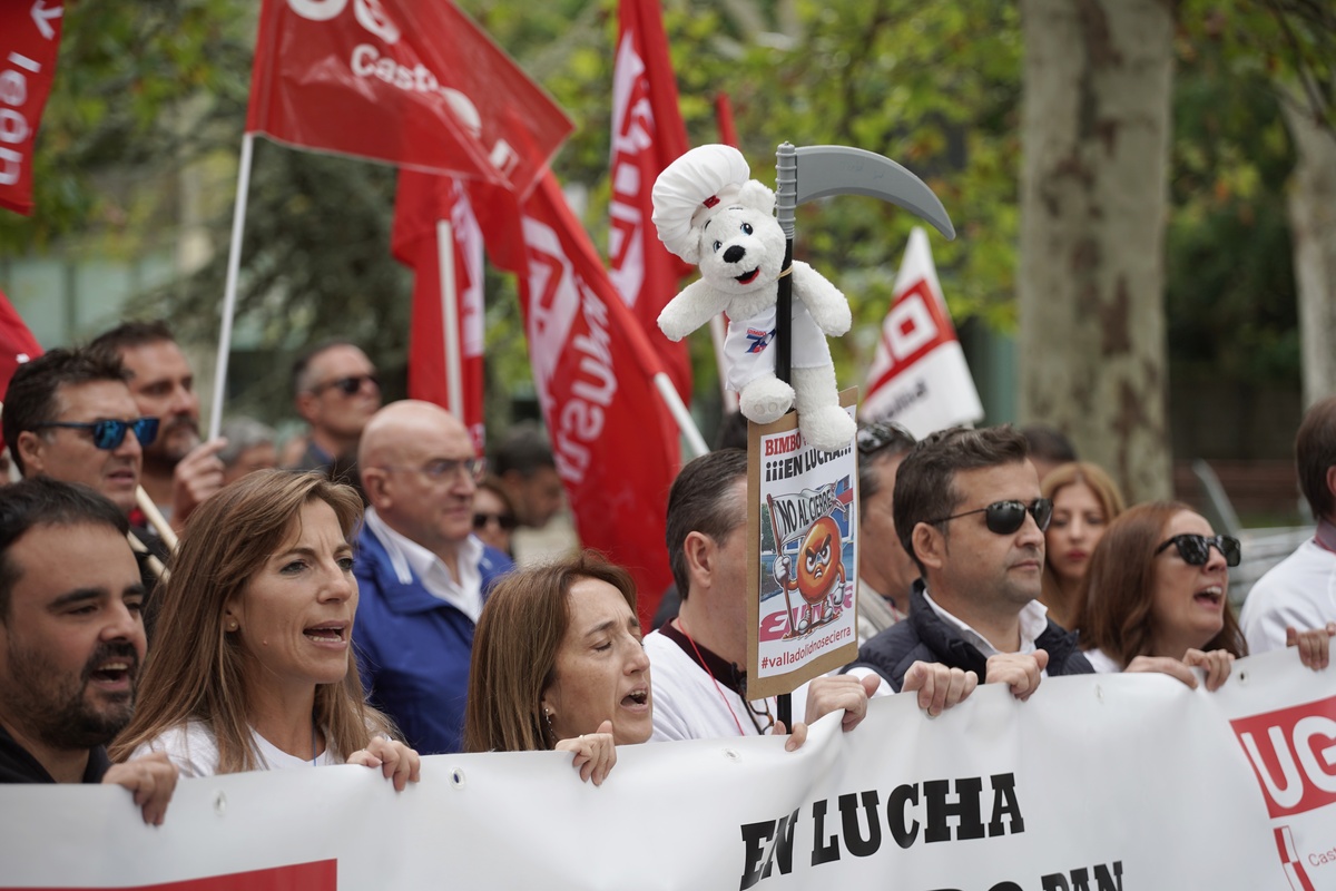 Manifestación de trabajadores de Bimbo contra el cierre de la fábrica de Valladolid.  / RUBÉN CACHO (ICAL)