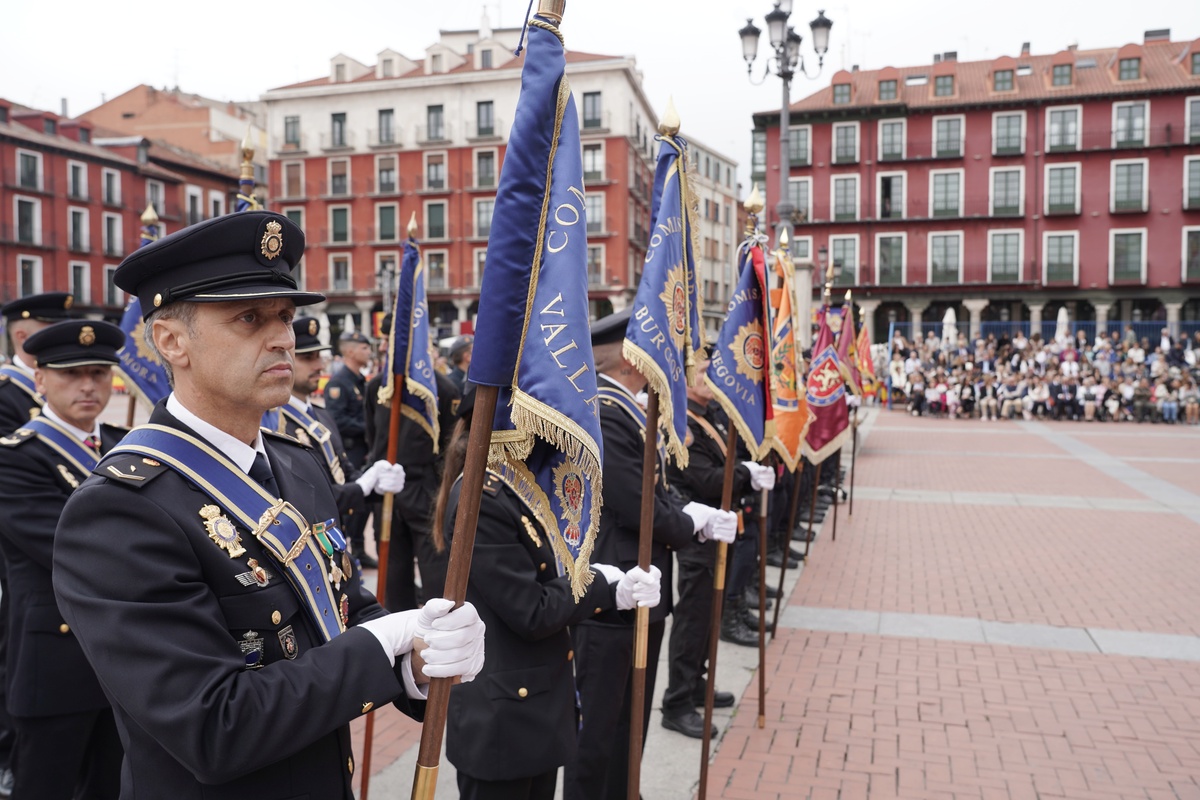 Acto de entrega de la Medalla de Oro de la Ciudad de Valladolid a la Policía Nacional.  / RUBÉN CACHO (ICAL)