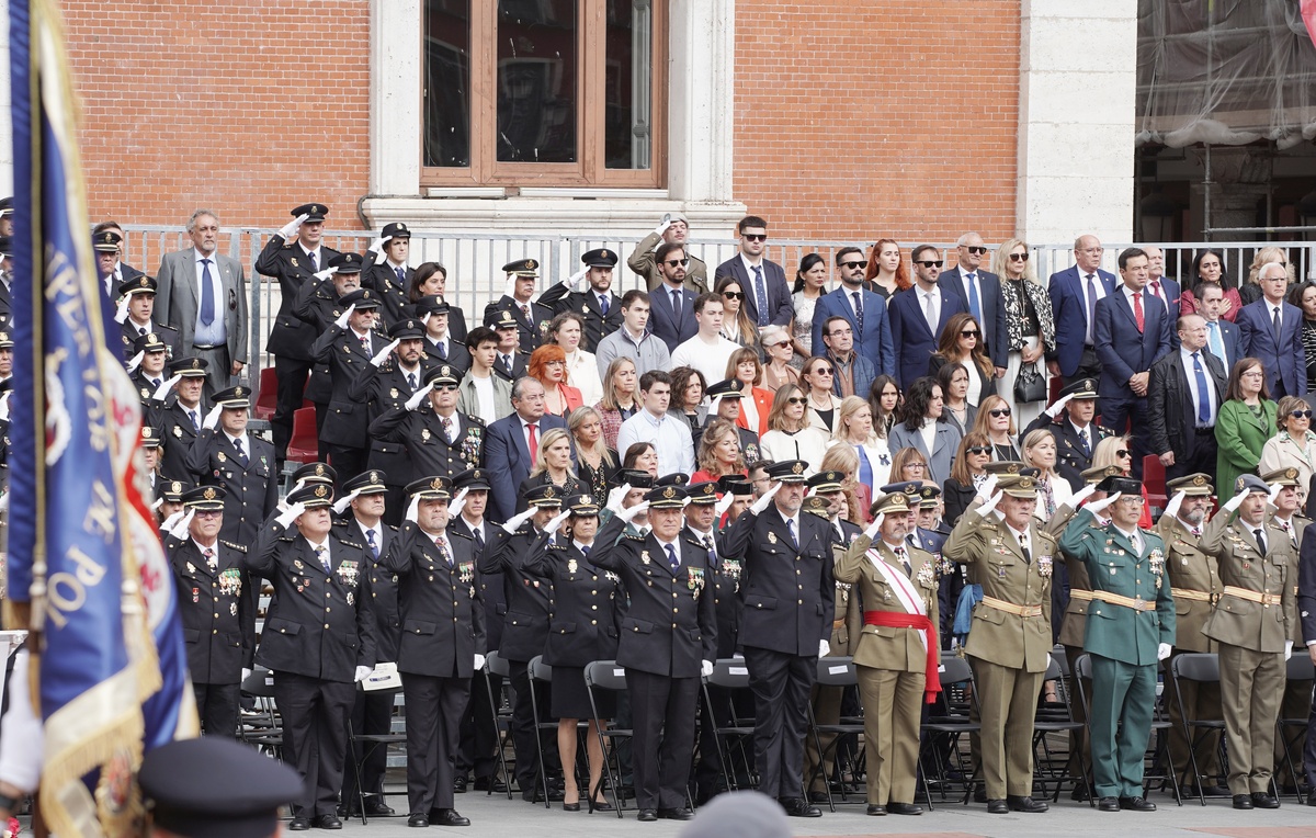 Acto de entrega de la Medalla de Oro de la Ciudad de Valladolid a la Policía Nacional.  / RUBÉN CACHO (ICAL)