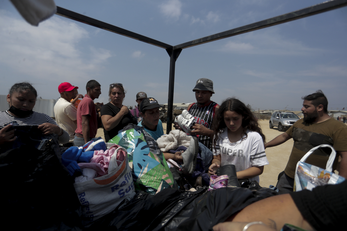 En Pompeya, epicentro de los incendios en Chile, hoy tiempo para llorar a los muertos  / AILEN DÍAZ