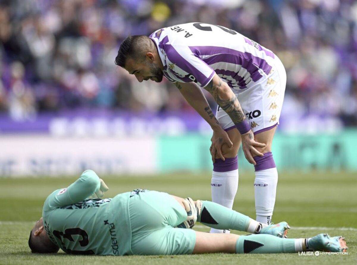 Un instante del partido disputado este sábado 30 de marzo entre el Real Valladolid y el Levante UD, correspondiente a la jornada 33 de LaLiga Hypermotion.  / LALIGA