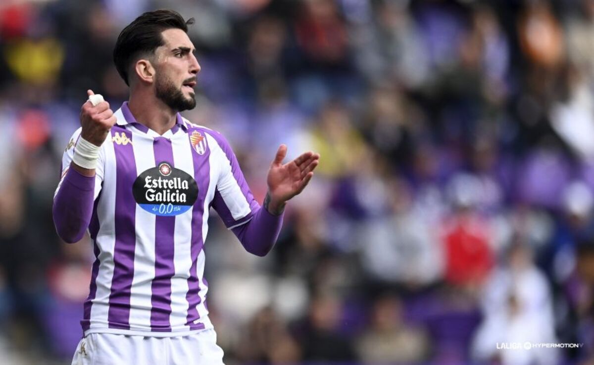 Un instante del partido disputado este sábado 30 de marzo entre el Real Valladolid y el Levante UD, correspondiente a la jornada 33 de LaLiga Hypermotion.  / LALIGA