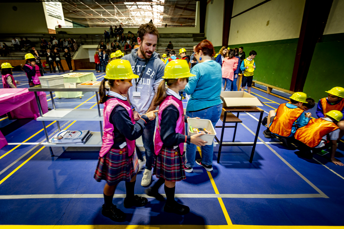 Taller infantil organizado por el cluster de automoción Facyl en el colegio Cristo Rey  / JONATHAN TAJES