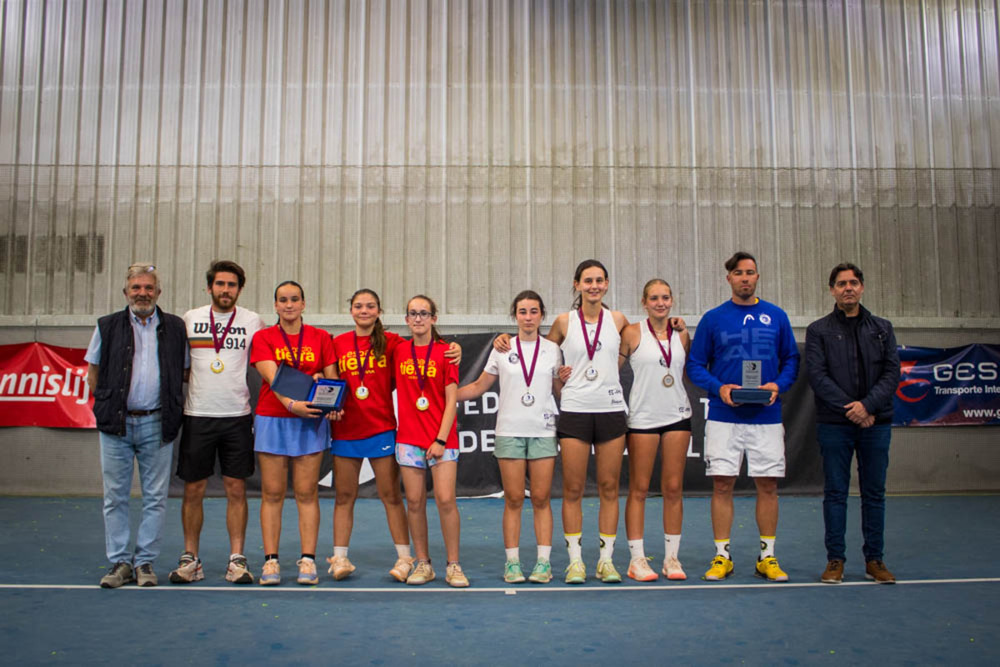 Vega Sport, subcampeón autonómico cadete femenino de tenis.