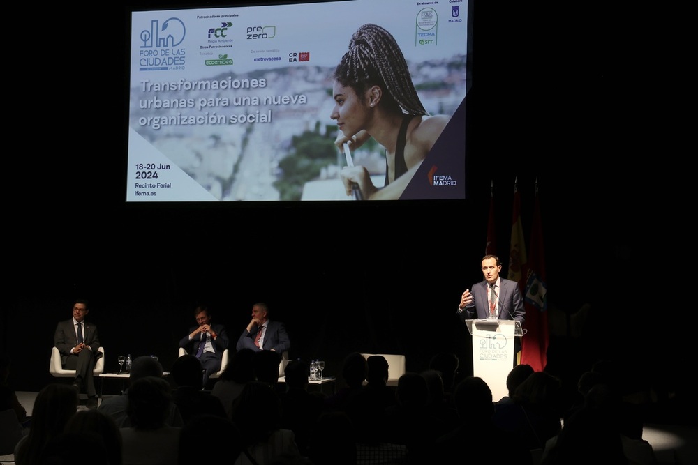 El presidente de la Diputación de Valladolid, Conrado Íscar, en su condición de presidente de la Comisión de Políticas de Agua, Medio Ambiente y Economía Circular de la FEMP, participa en el Foro de las Ciudades.i