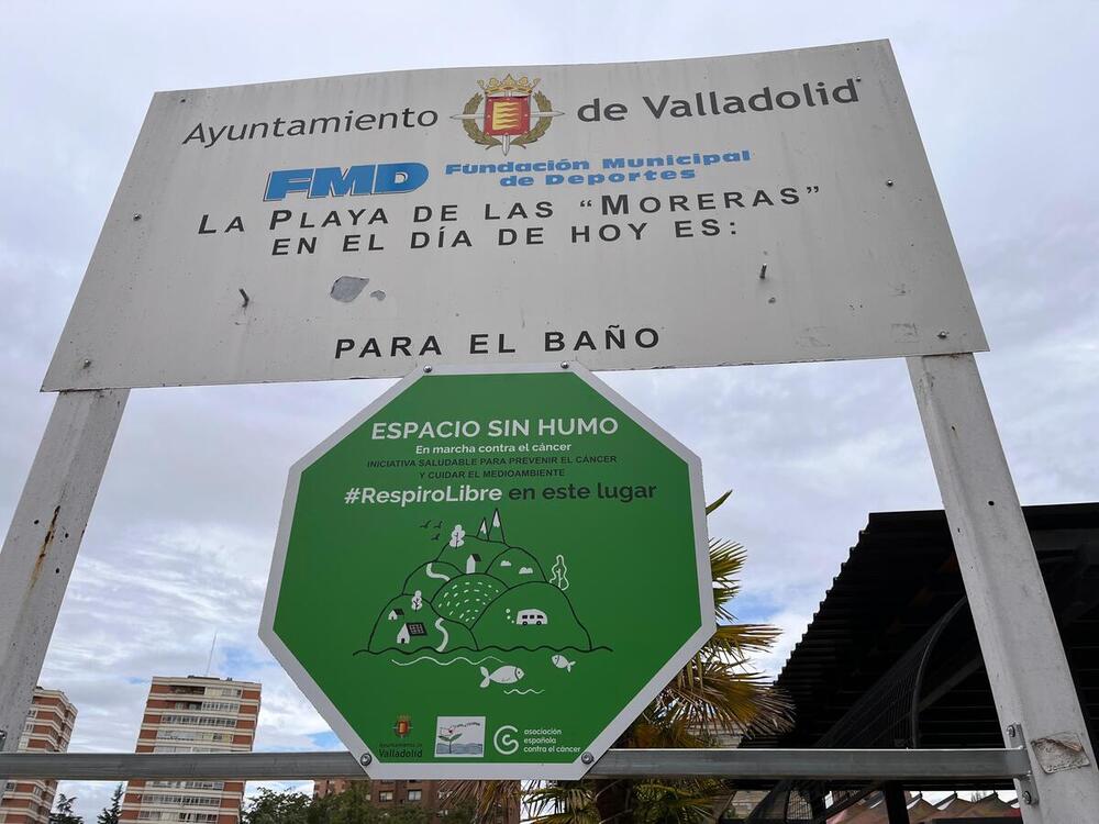 La playa de Las Moreras es un espacio libre de humo 