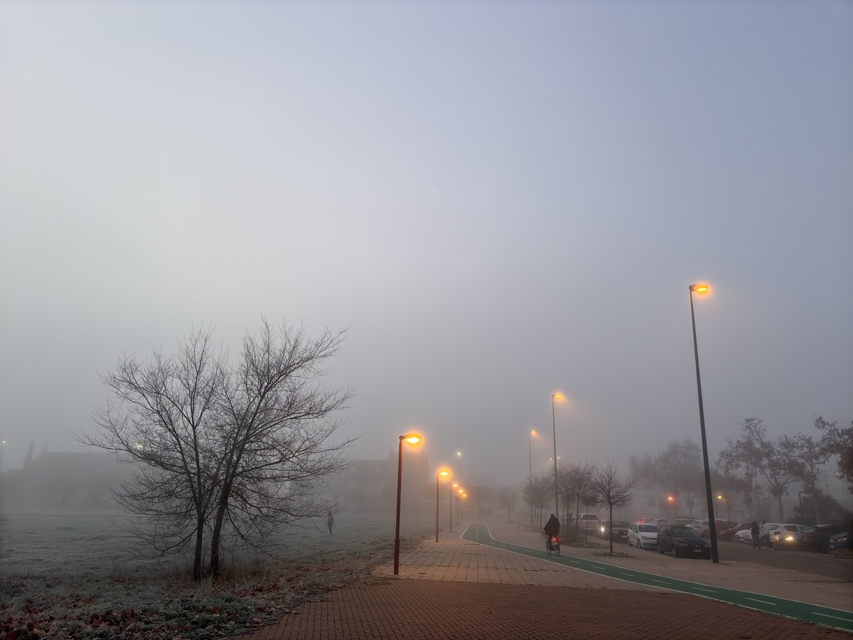 Niebla y bajas temperaturas en Valladolid  / MIRIAM CHACÓN (ICAL)