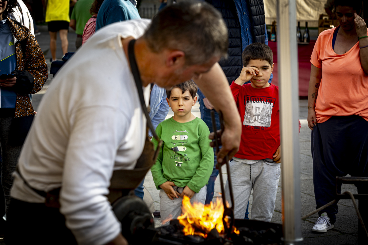 Mercado Castellano en San Pablo durante las fiestas de San Pedro Regalado  / JONATHAN TAJES