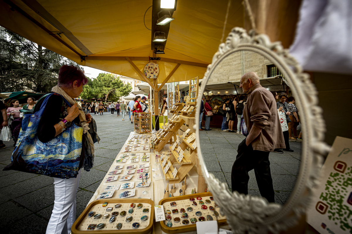 Mercado Castellano en San Pablo durante las fiestas de San Pedro Regalado  / JONATHAN TAJES