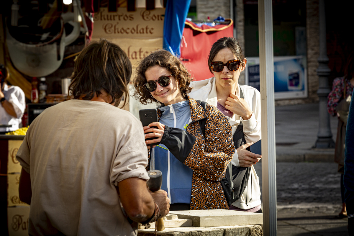 Mercado Castellano en San Pablo durante las fiestas de San Pedro Regalado  / JONATHAN TAJES