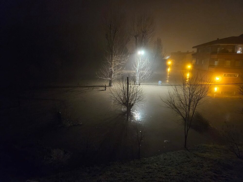 Las crecidas de ríos dejan inundaciones y desalojos en Viana