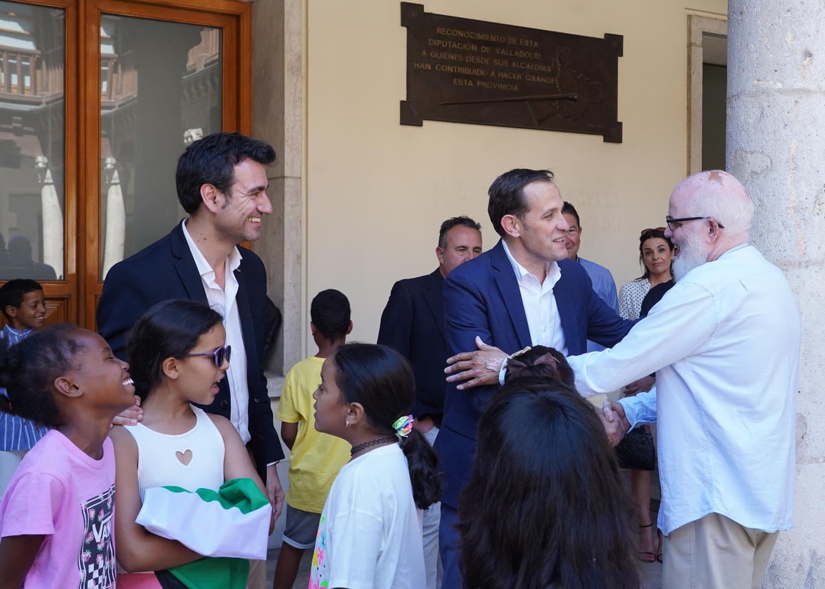 Recepción a los niños y niñas saharauis acogidos durante el verano por familias vallisoletanas  / MIRIAM CHACÓN / ICAL