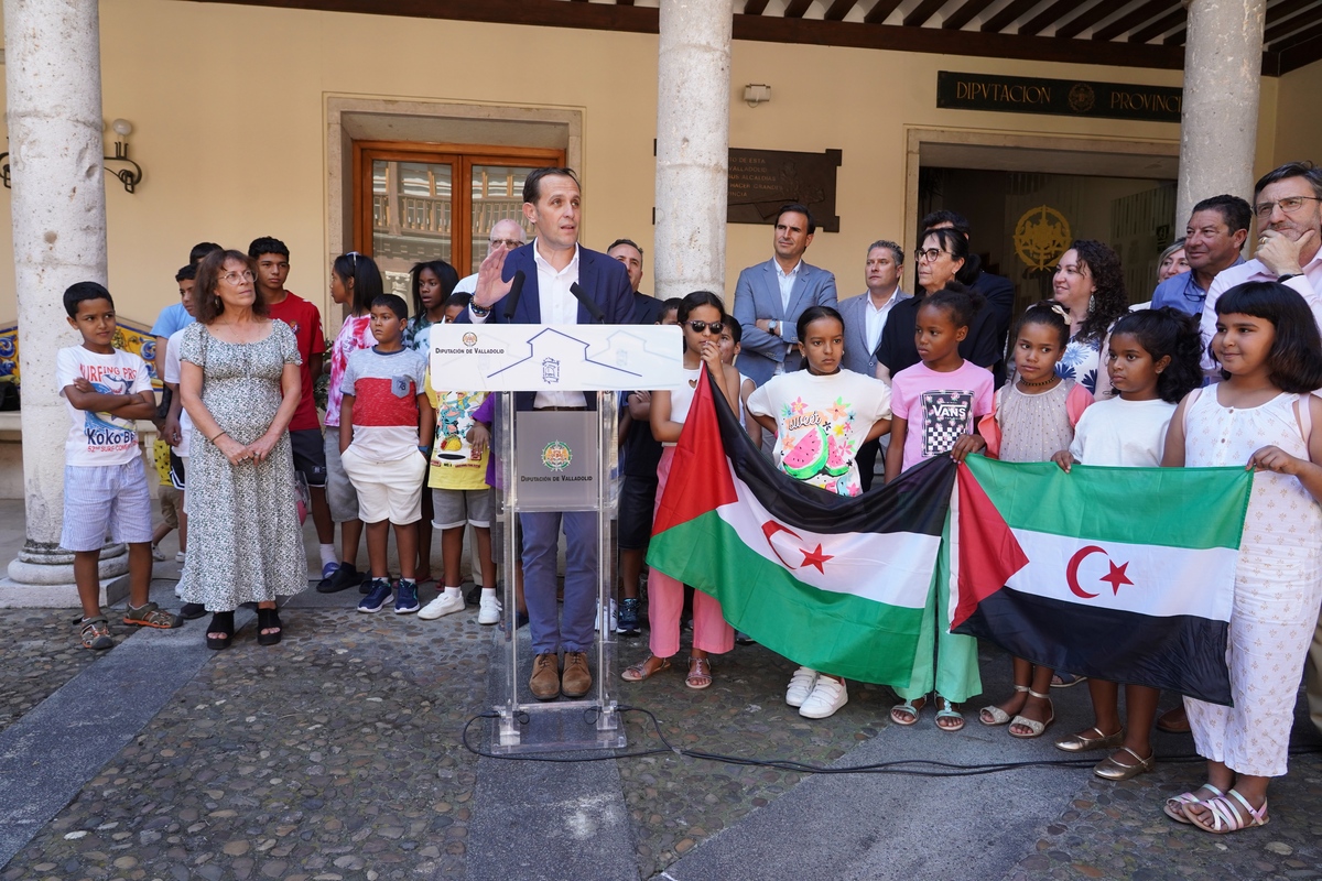 Recepción a los niños y niñas saharauis acogidos durante el verano por familias vallisoletanas  / MIRIAM CHACÓN / ICAL