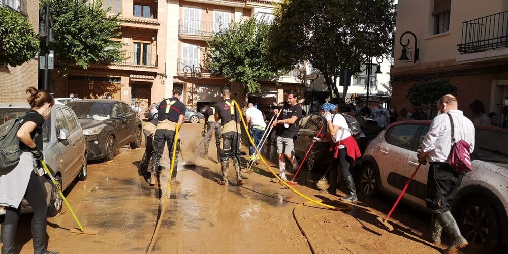 Bomberos de Valladolid trabajan en las zonas afectadas por la DANA en Valencia.