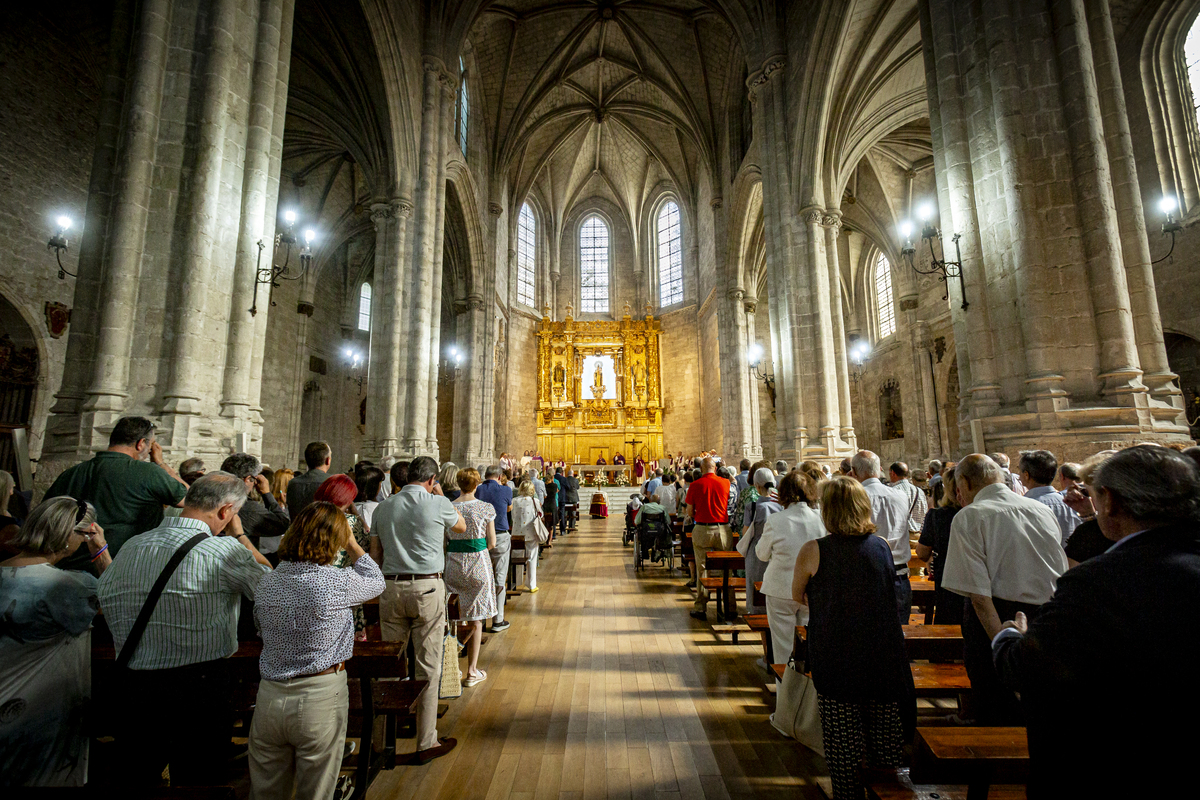 Valladolid se despide de Teófanes Egido en 'su' iglesia  / JONATHAN TAJES