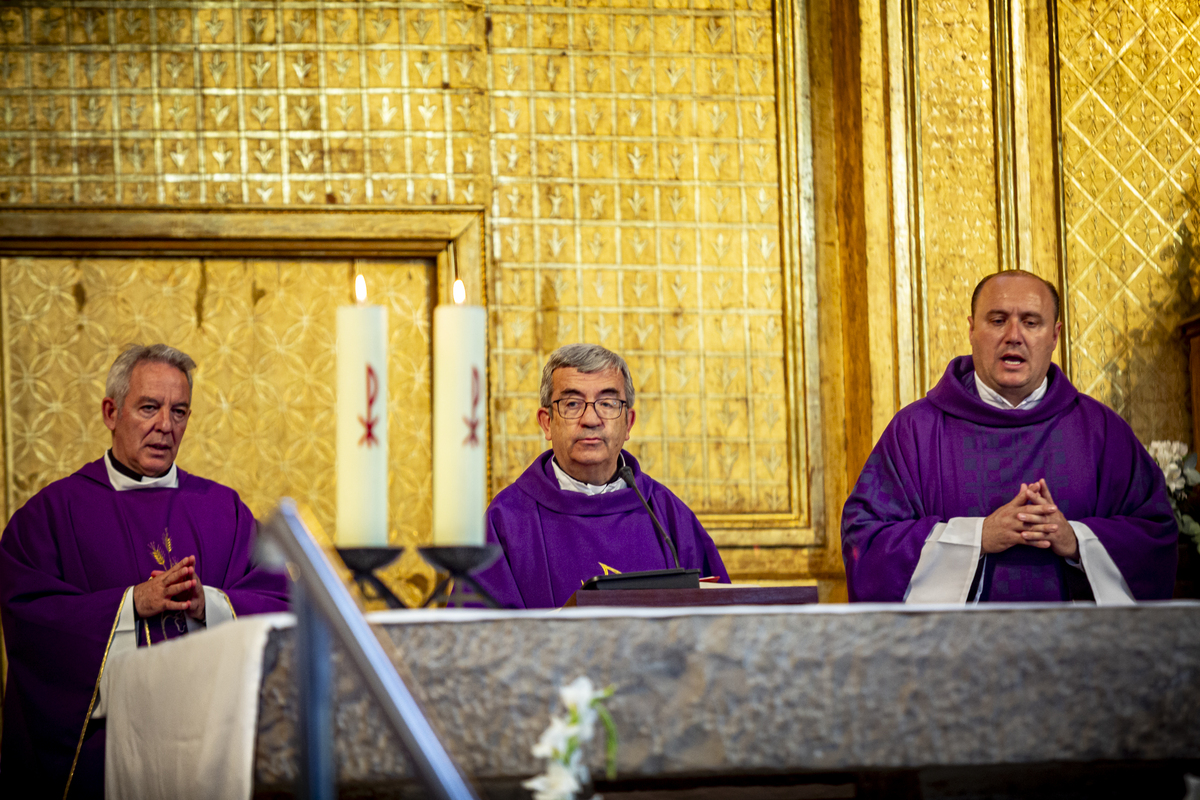 Valladolid se despide de Teófanes Egido en 'su' iglesia  / JONATHAN TAJES