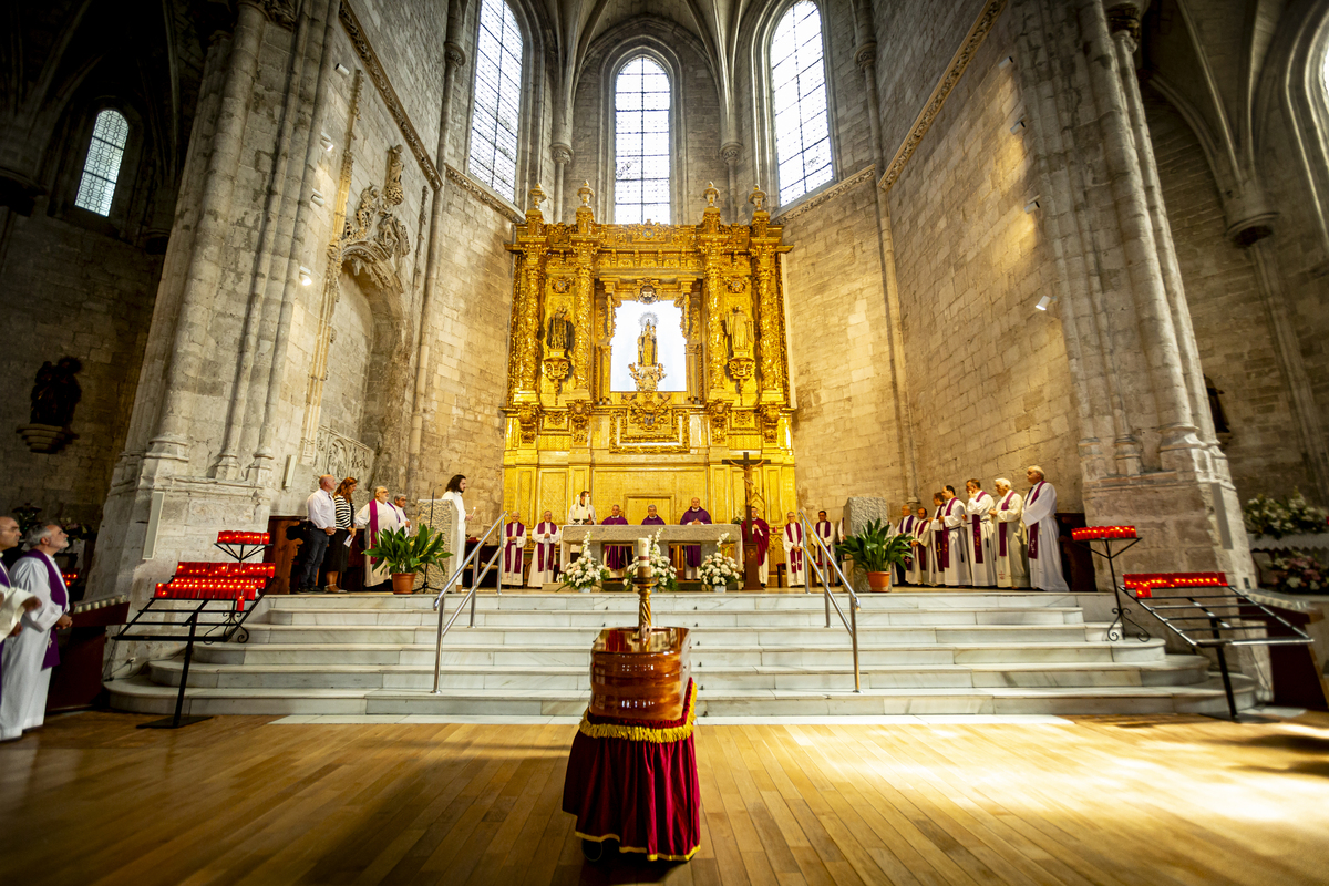 Valladolid se despide de Teófanes Egido en 'su' iglesia