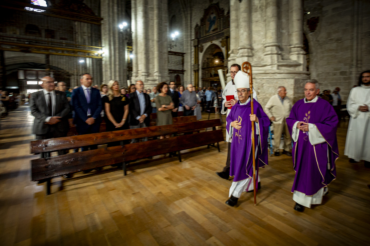 Valladolid se despide de Teófanes Egido en 'su' iglesia  / JONATHAN TAJES