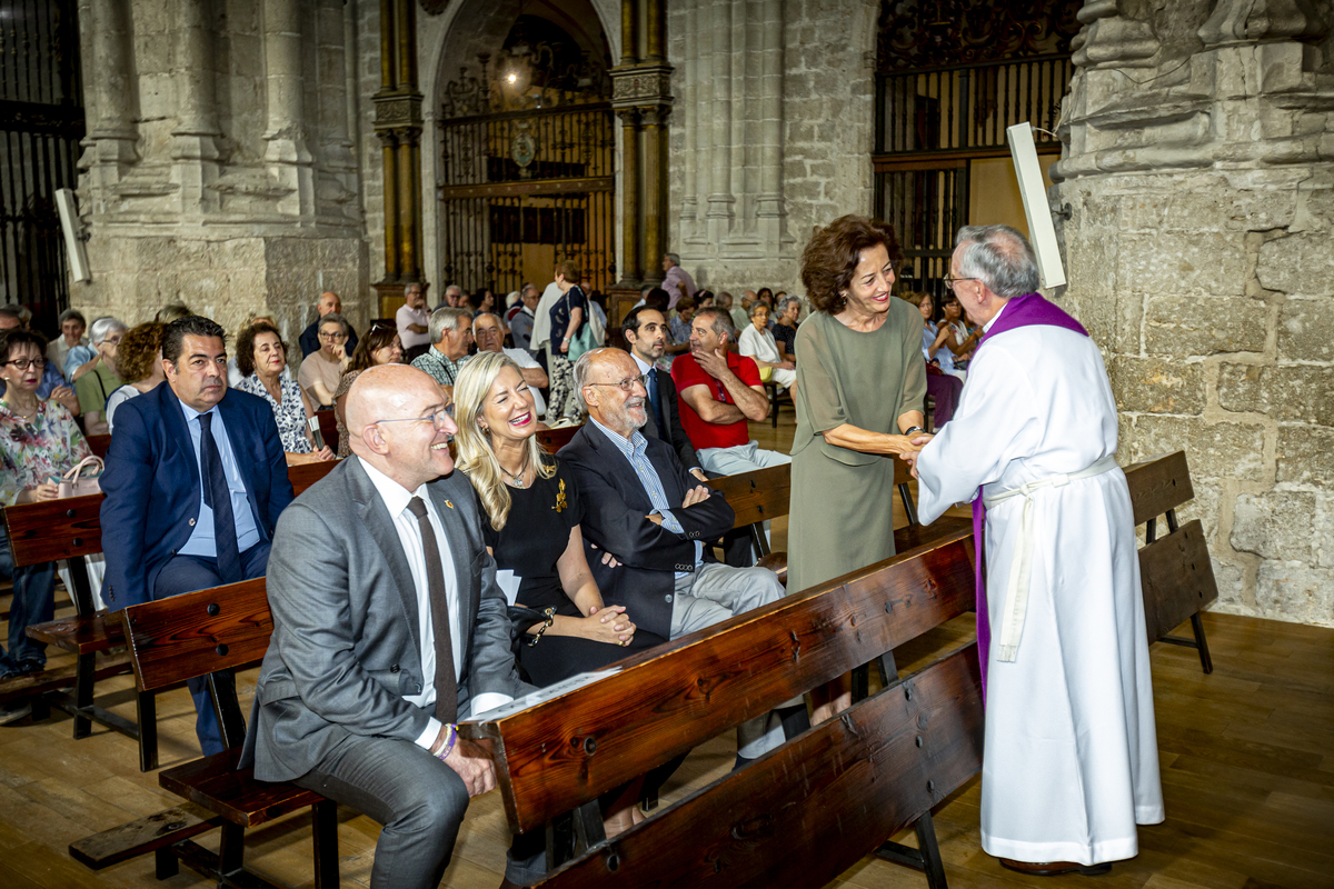 Valladolid se despide de Teófanes Egido en 'su' iglesia  / JONATHAN TAJES