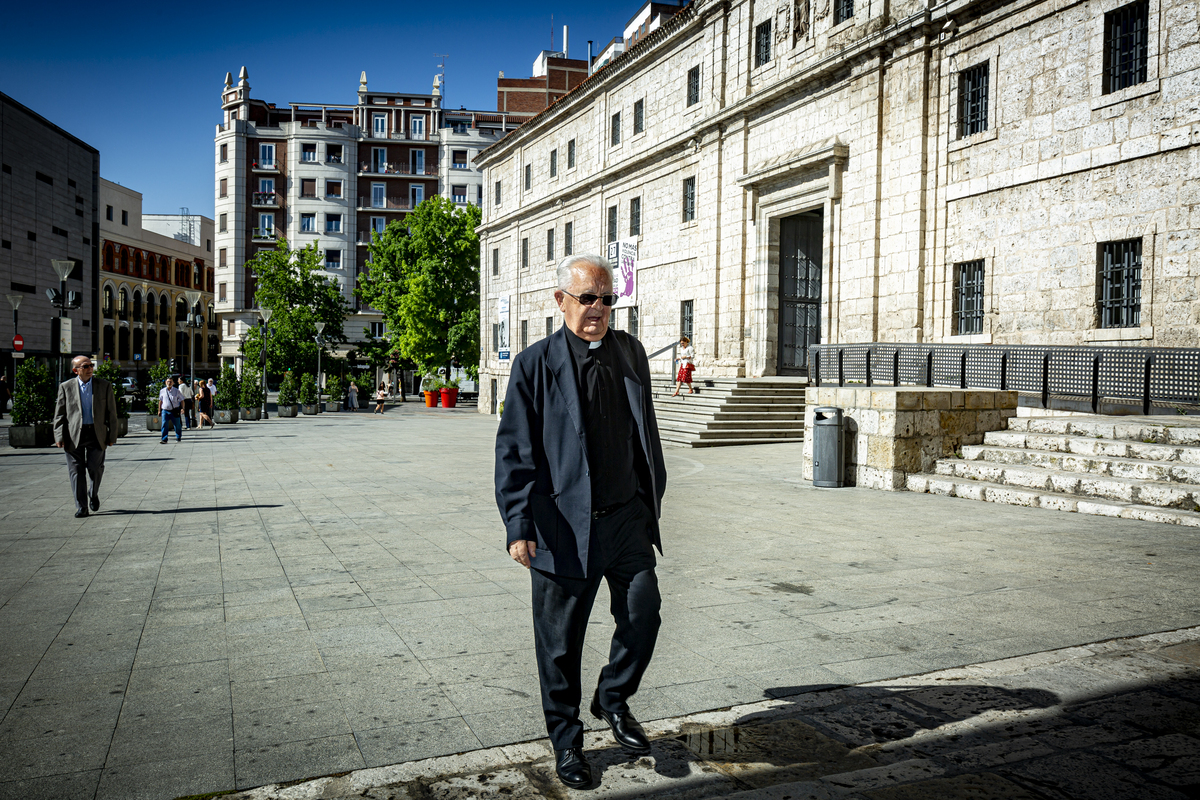 Valladolid se despide de Teófanes Egido en 'su' iglesia  / JONATHAN TAJES