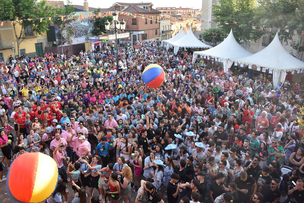 La Plaza Mayor de Cigales, abarrotada el miércoles en el inicio oficial de las fiestas.