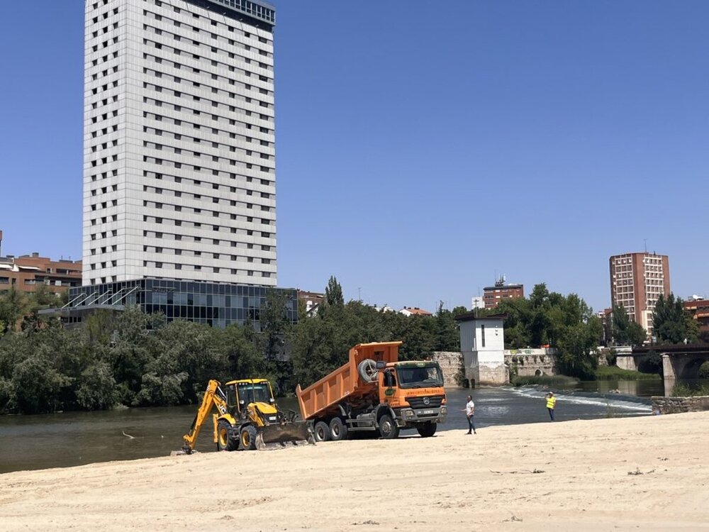 Acondicionamiento de la playa de Las Moreras.