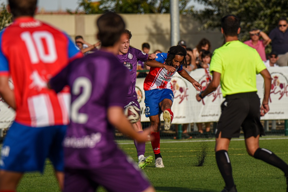 Final del XXX Trofeo Diputación Provincial de Fútbol entre Real Valladolid Promesas y At. Tordesillas  / ADRIÁN ORDÓÑEZ