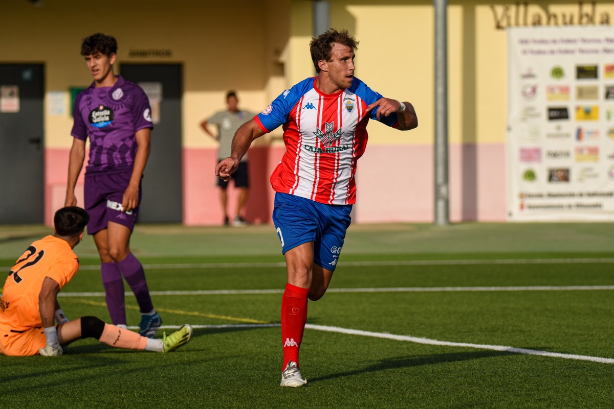 Final del XXX Trofeo Diputación Provincial de Fútbol entre Real Valladolid Promesas y At. Tordesillas  / ADRIÁN ORDÓÑEZ