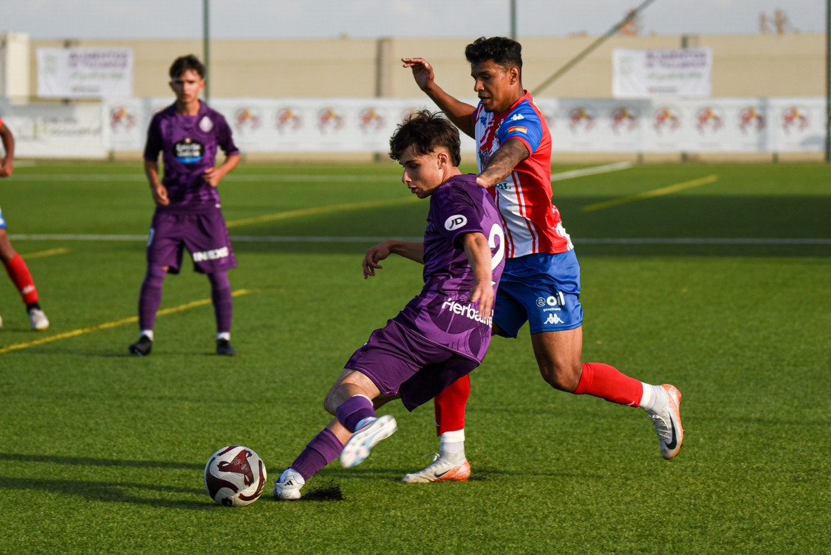 Final del XXX Trofeo Diputación Provincial de Fútbol entre Real Valladolid Promesas y At. Tordesillas  / ADRIÁN ORDÓÑEZ