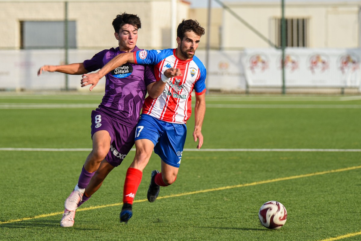 Final del XXX Trofeo Diputación Provincial de Fútbol entre Real Valladolid Promesas y At. Tordesillas  / ADRIÁN ORDÓÑEZ