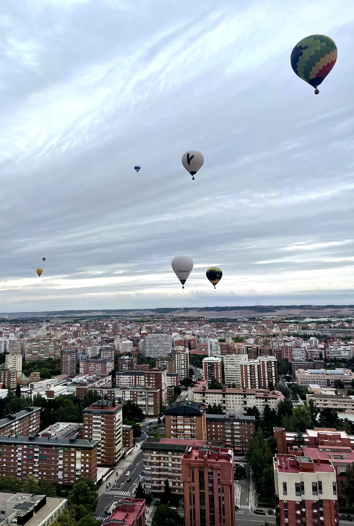 Los globos aerostáticos vuelven a llenar el cielo de Valladolid  / MONTSE ÁLVAREZ (FMD)