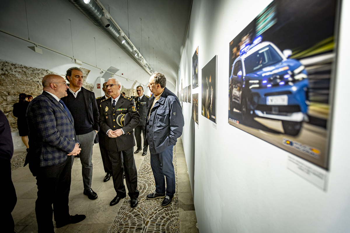 La Policía Nacional inaugura la exposición sobre los 200 años de historia  / JONATHAN TAJES