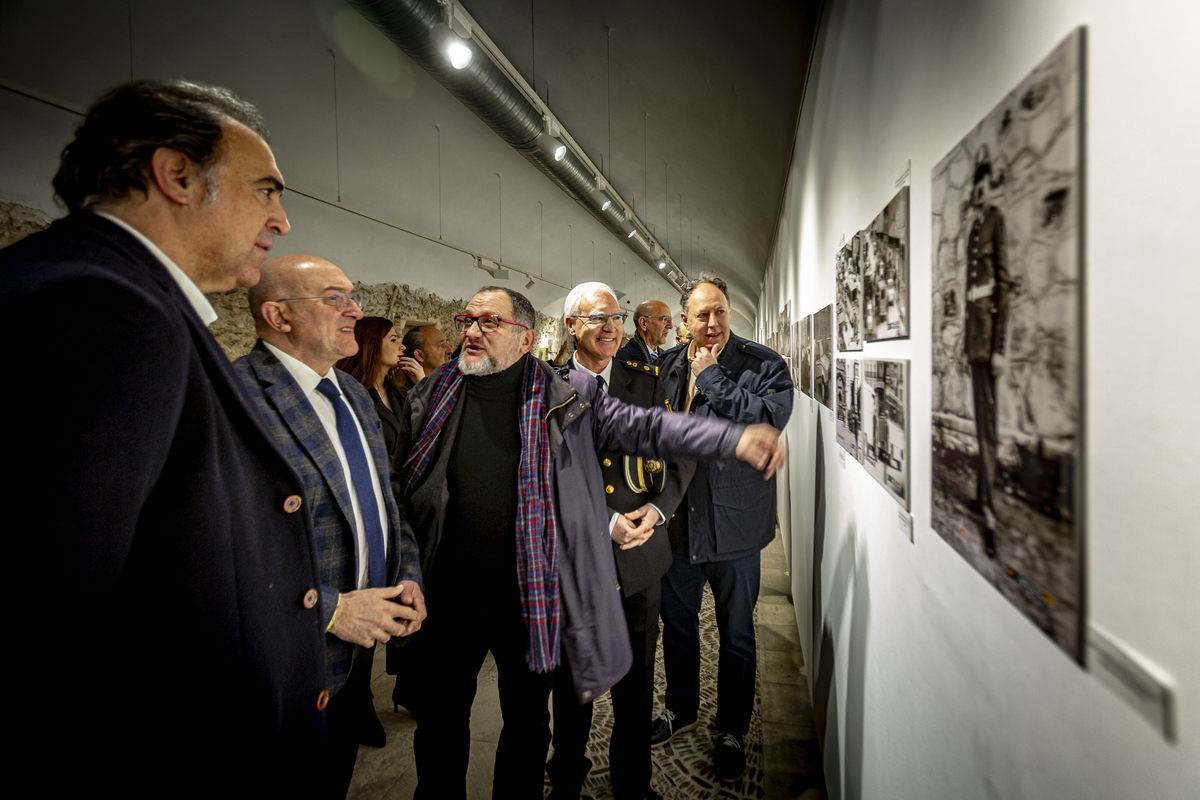 La Policía Nacional inaugura la exposición sobre los 200 años de historia  / JONATHAN TAJES