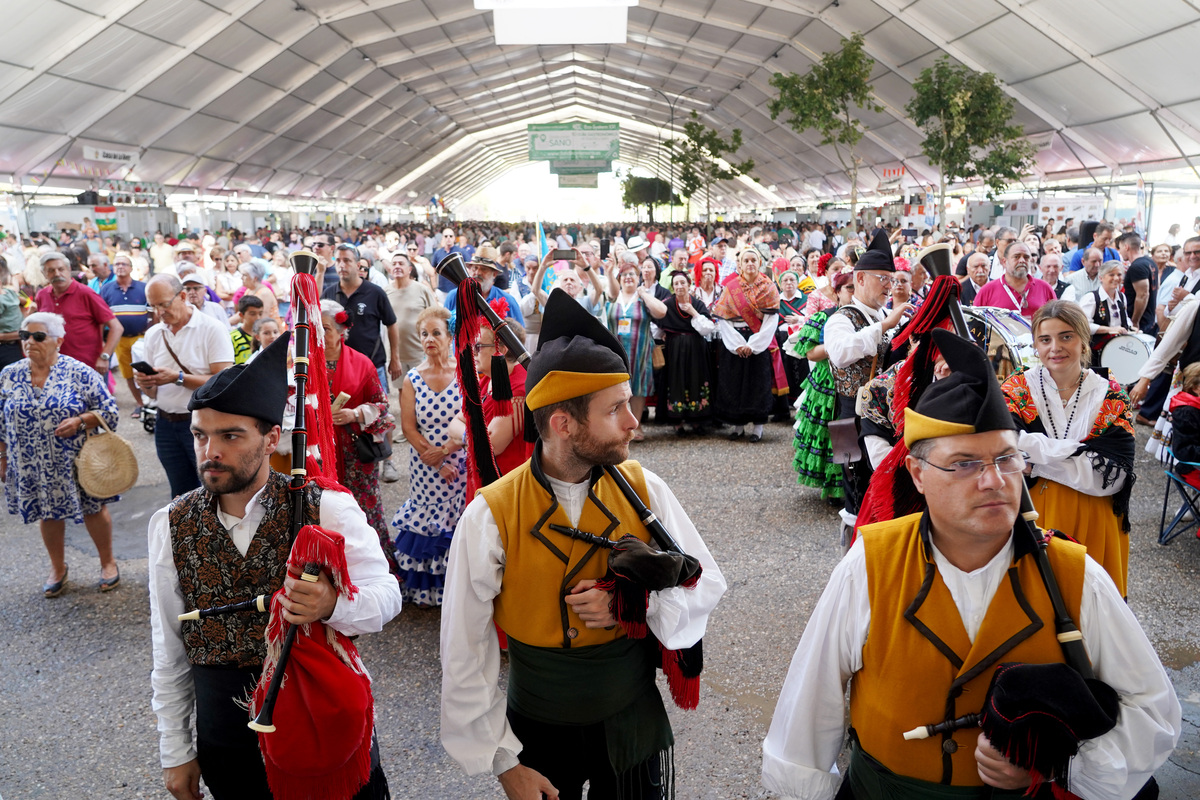 Inauguración oficial de la XLI Edición de la Feria de Folklore y Gastronomía de Valladolid