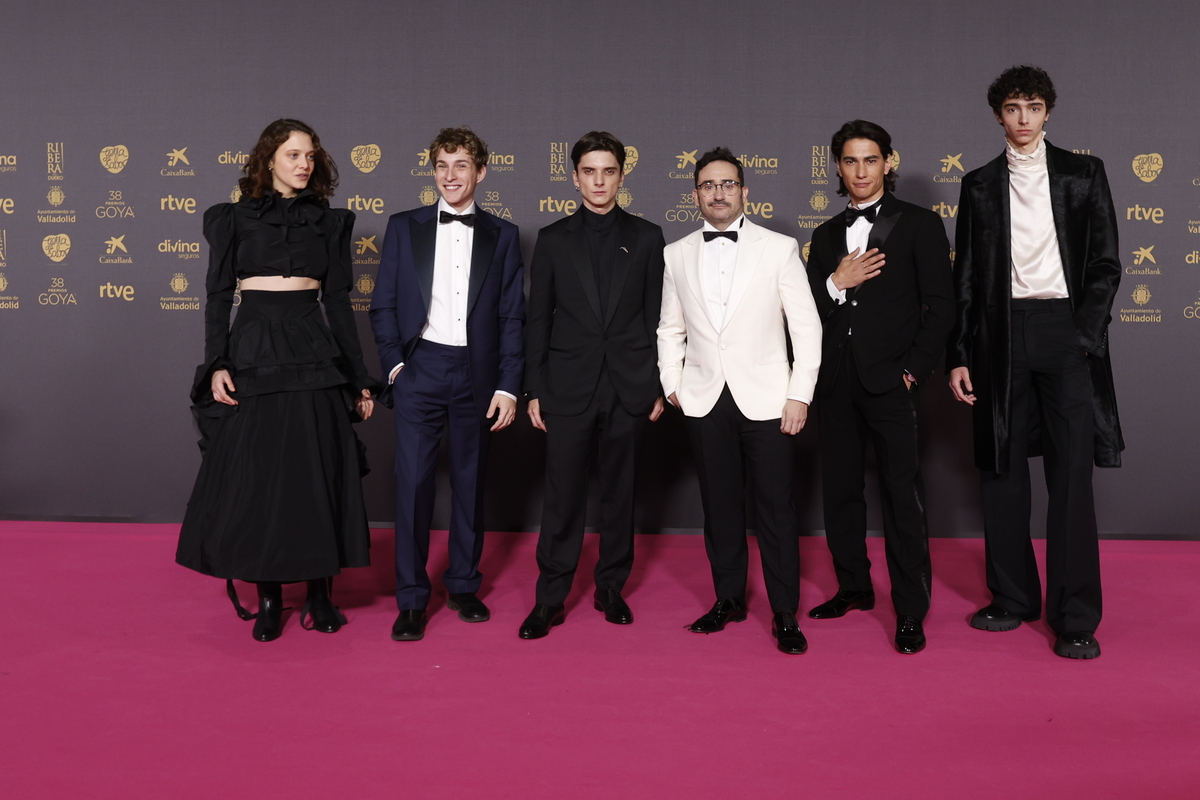 Foto de equipo de 'La sociedad de la nieve', de Bayona, nominada a Mejor Película Internacional y a Mejor Maquillaje en los Oscar.  / PREMIOS GOYA