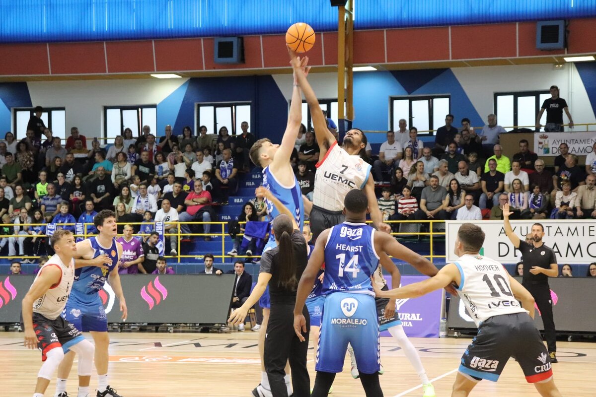 Partido disputado entre el CB Zamora y el UEMC Real Valladolid, correspondiente a la segunda jornada de Primera FEB.