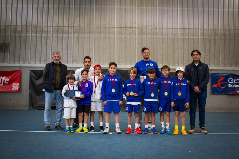 Imagen de la final benjamín masculina del Autonómico de tenis, con el Vegasport campeón.